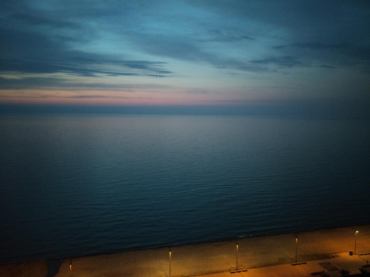 Апартаменты - Первая Линия! Batumi Exterior photo